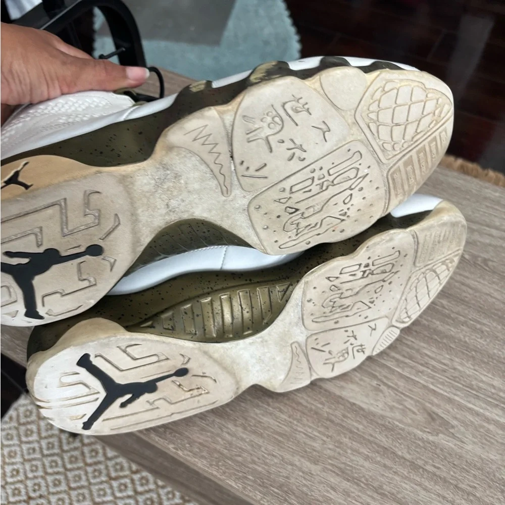 Air Jordan Black and Gold Sneakers size 11.5 - Picture 5 of 6